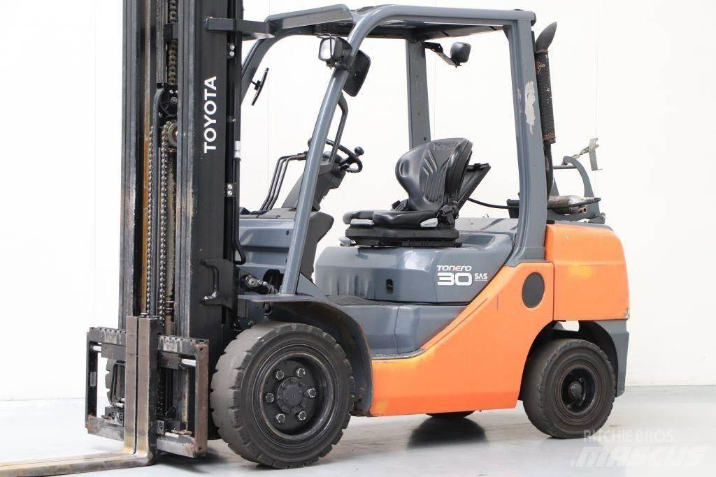 Toyota 02-8FGF30 Газовые погрузчики