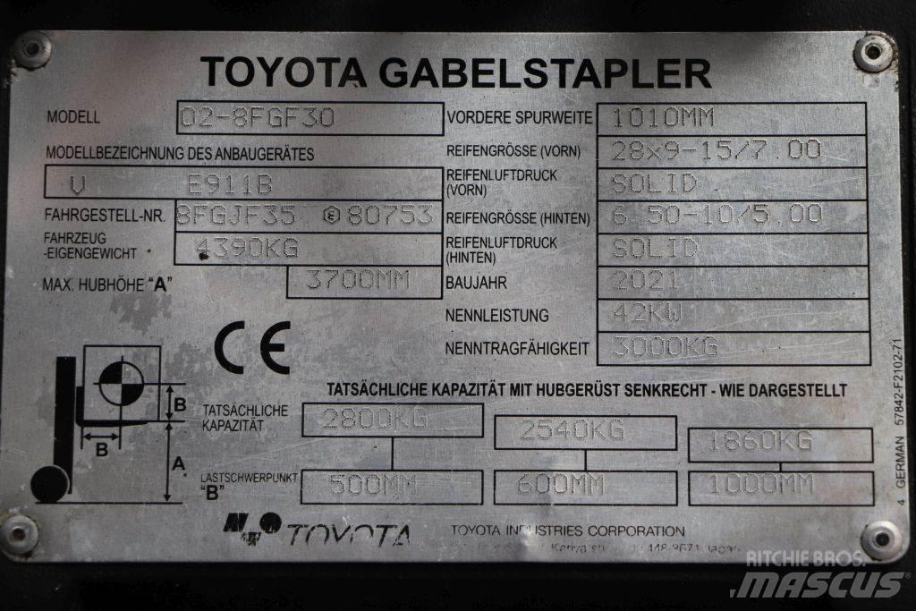 Toyota 02-8FGF30 Газовые погрузчики