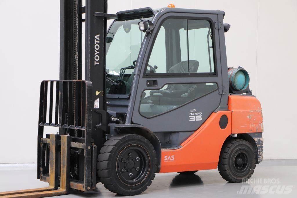 Toyota 02-8FGJF35 Газовые погрузчики