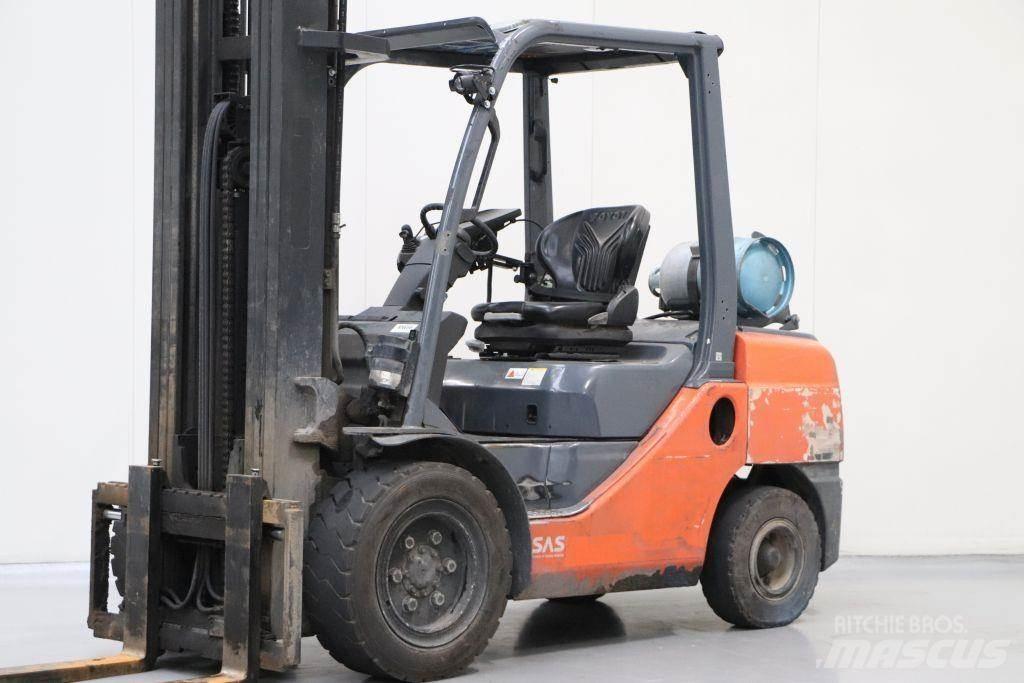 Toyota 02-8FGJF35 Газовые погрузчики