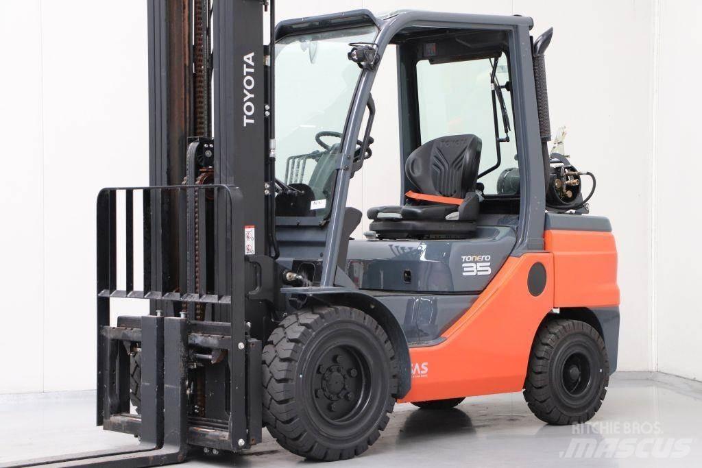 Toyota 02-8FGJF35 Газовые погрузчики