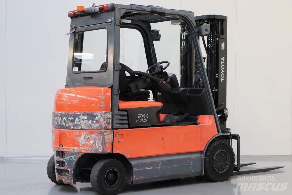 Toyota 7FBMF30 Электропогрузчики