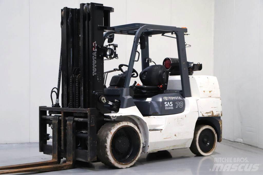 Toyota 7FGCU70 Газовые погрузчики