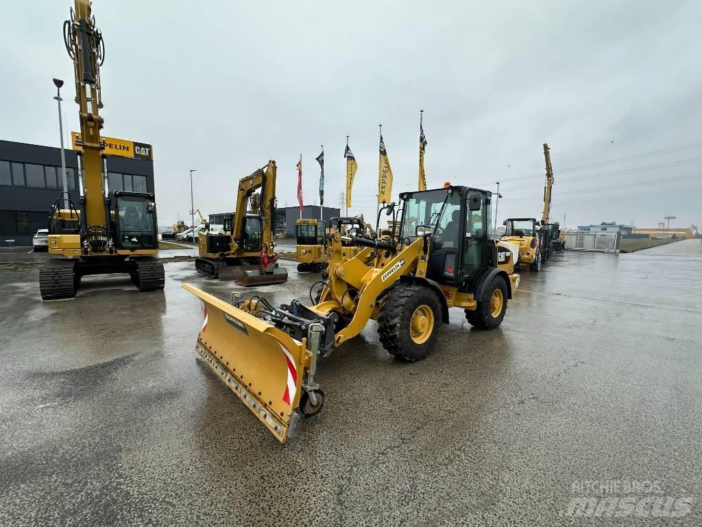 CAT 906 Фронтальные погрузчики