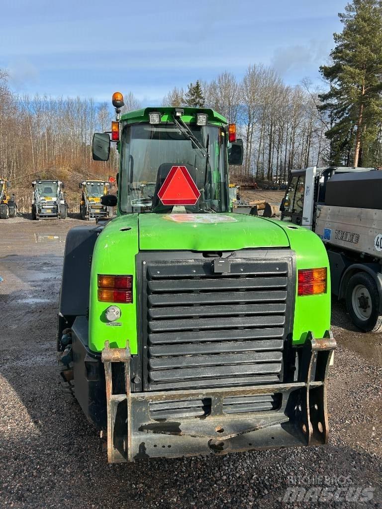 LM Trac 686 Коммунальные тракторы