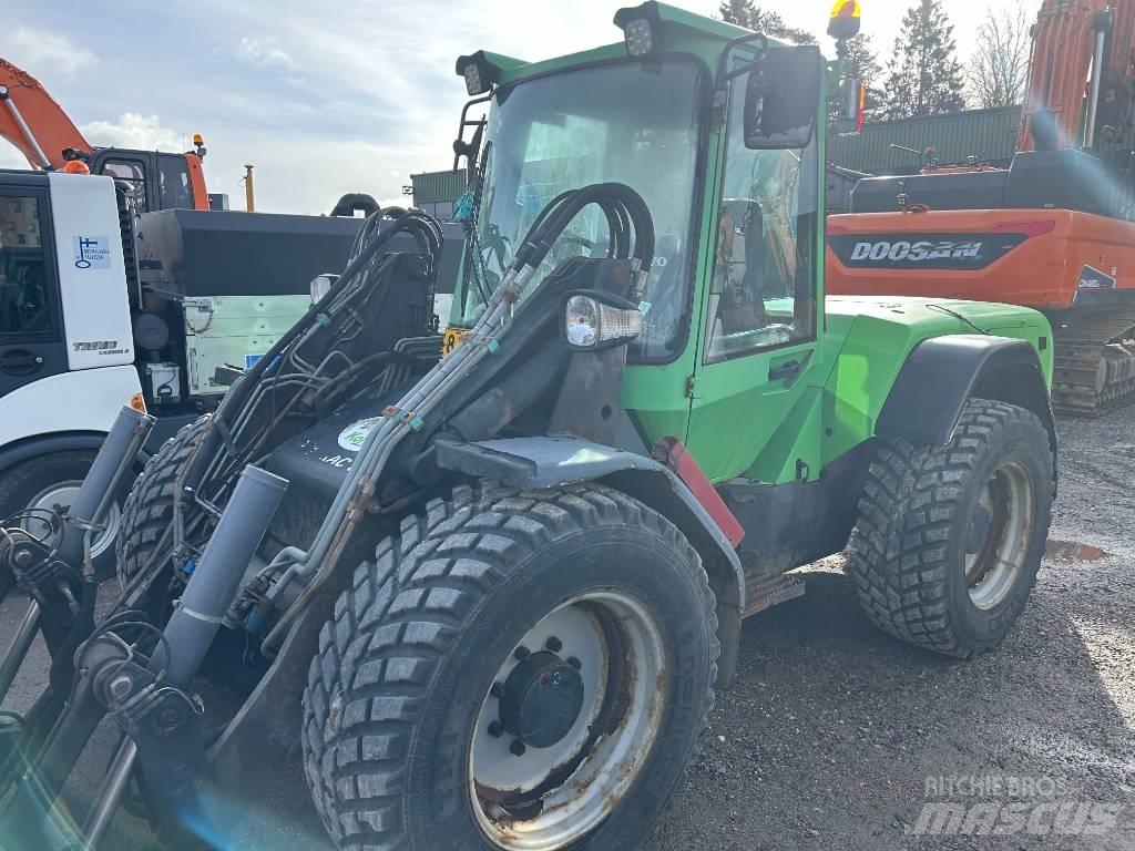 LM Trac 686 Коммунальные тракторы