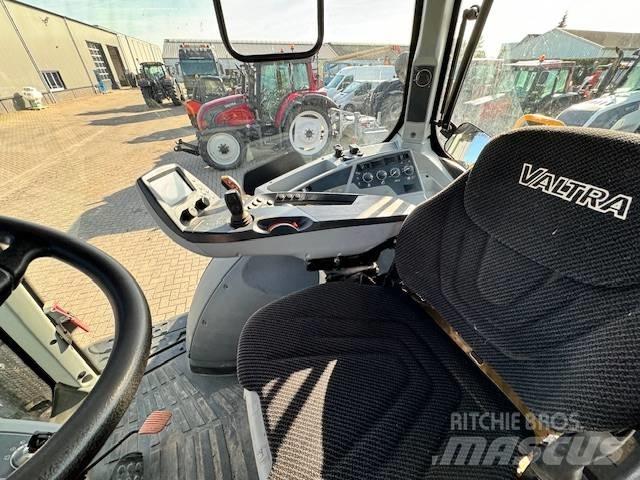 Valtra T214 Versu Трактора
