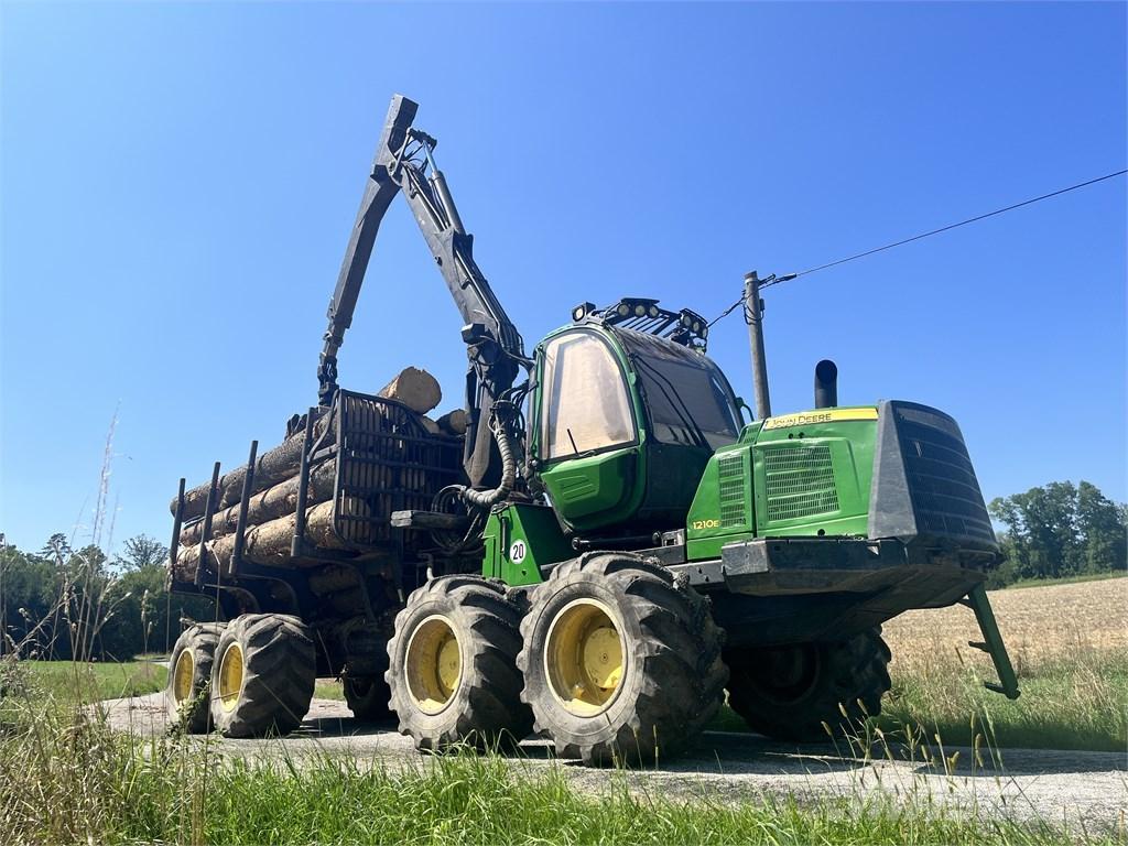 John Deere 1210E Форвардеры