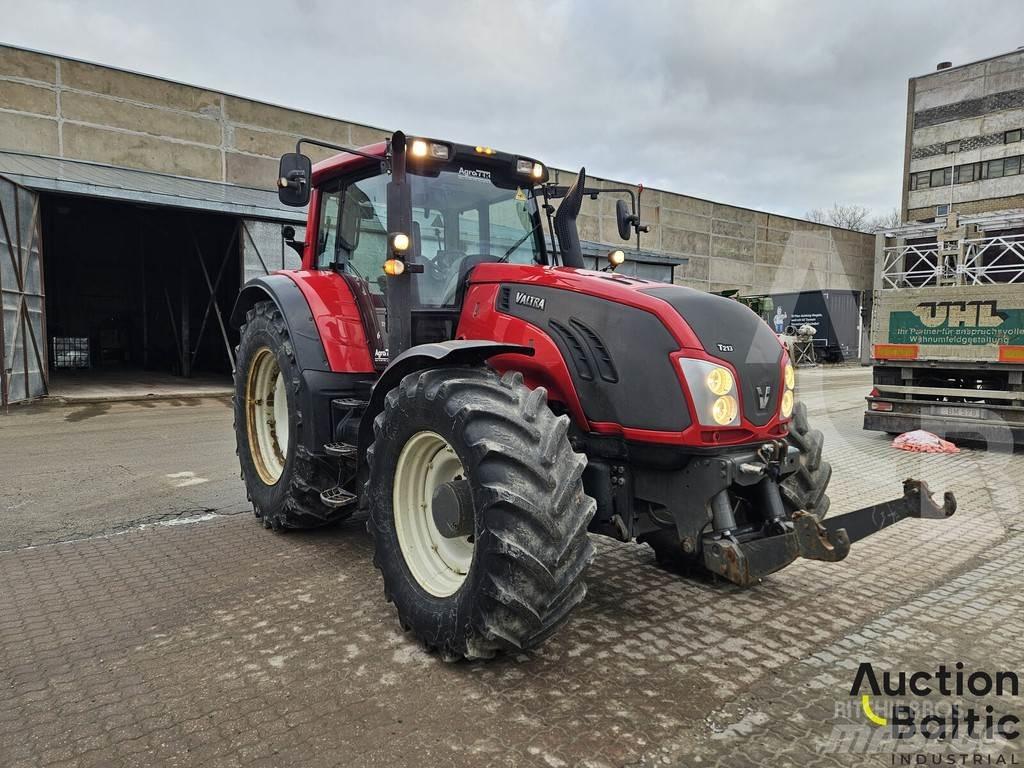 Valtra T213V Трактора