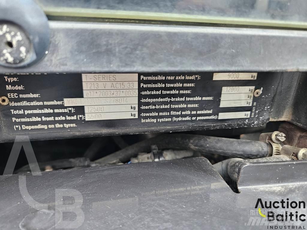Valtra T213V Трактора