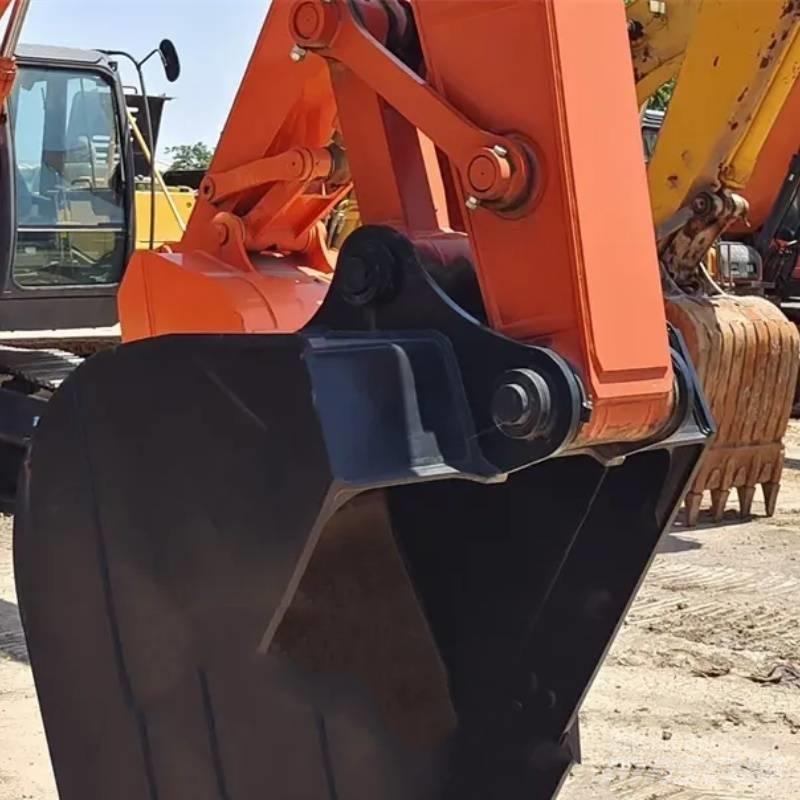 Hitachi ZX 210 Гусеничные экскаваторы