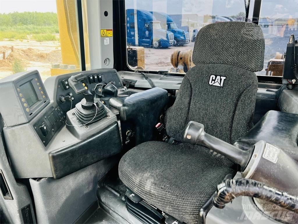 CAT D 8 T Гусеничные бульдозеры