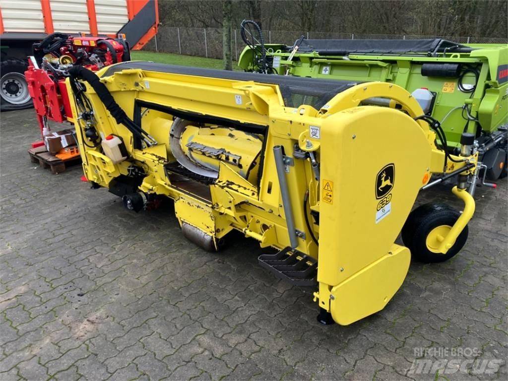 John Deere 8300i Прицепные кормоуборочные комбайны