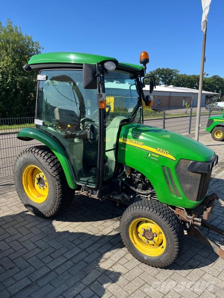 John Deere 3320 Коммунальные тракторы