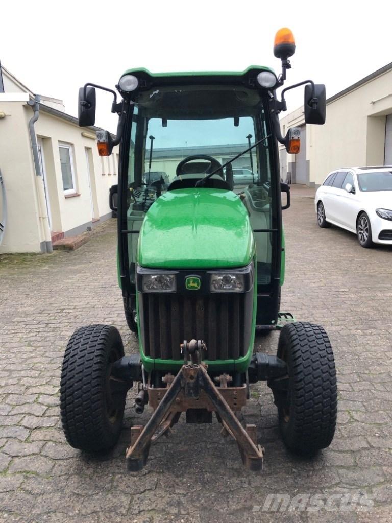 John Deere 3320 Коммунальные тракторы