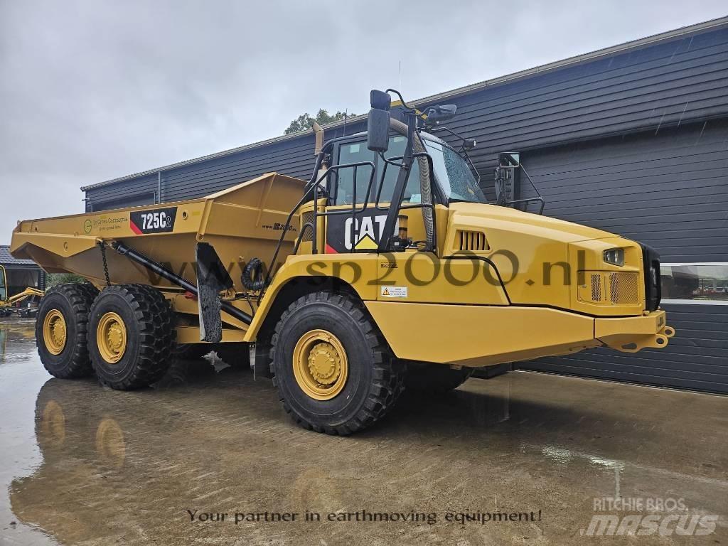 CAT 725C2 Шарнирно-сочленённые самосвалы