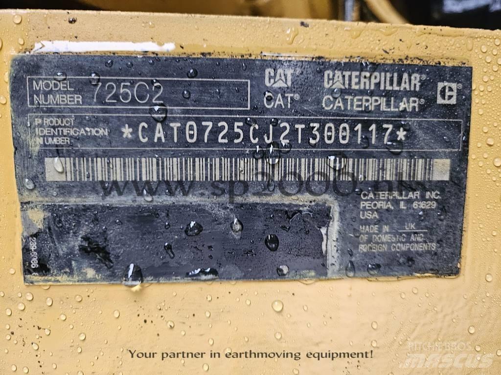 CAT 725C2 Шарнирно-сочленённые самосвалы