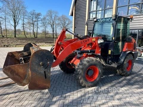Kubota R 082 Фронтальные погрузчики