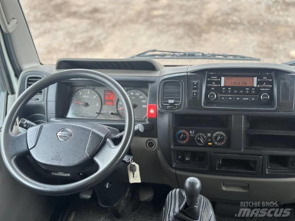 Nissan NT 400 Бортовые фургоны