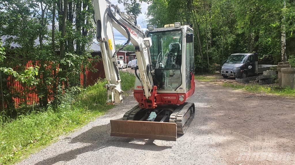 Takeuchi TB230 Мини-экскаваторы