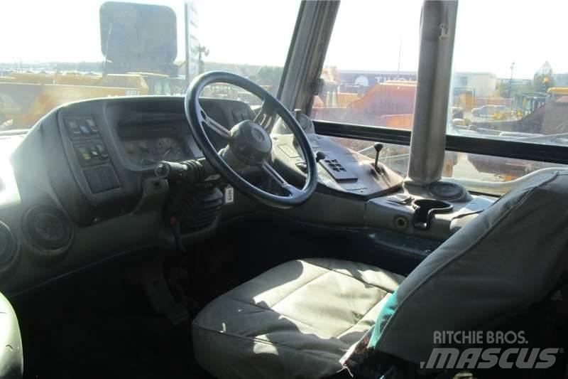 Bell B40D Шарнирно-сочленённые самосвалы