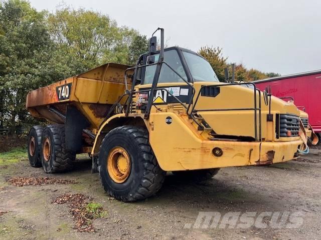 CAT 740 Шарнирно-сочленённые самосвалы