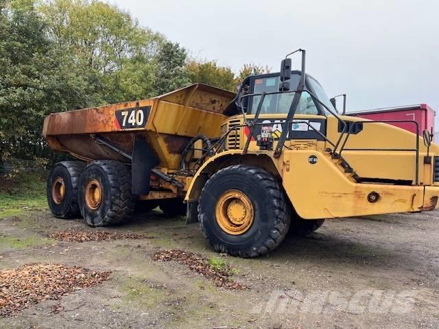 CAT 740 Шарнирно-сочленённые самосвалы
