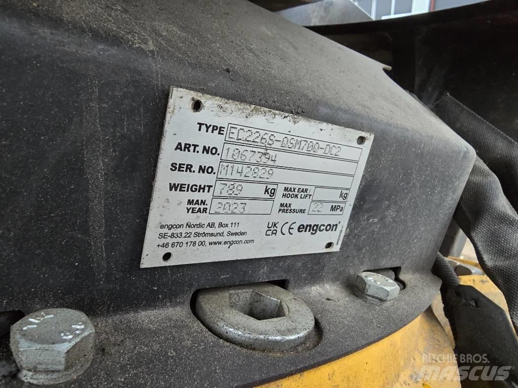 Komatsu PC 228 US-11 Гусеничные экскаваторы