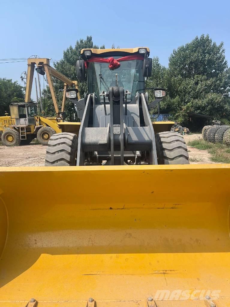 XCMG LW 300 FV Фронтальные погрузчики