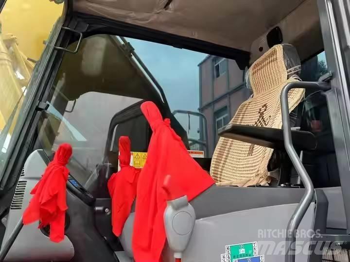 Komatsu PC 200 Гусеничные экскаваторы