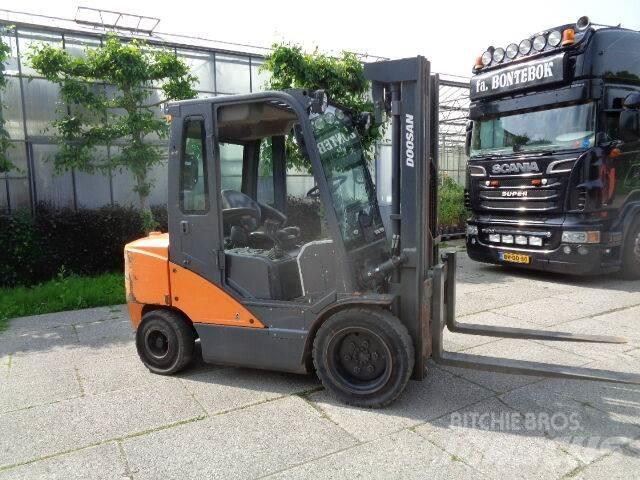Doosan D35C-7 Дизельные погрузчики