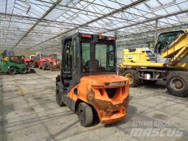 Doosan D35C-7 Дизельные погрузчики