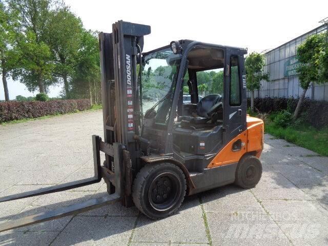 Doosan D35C-7 Дизельные погрузчики