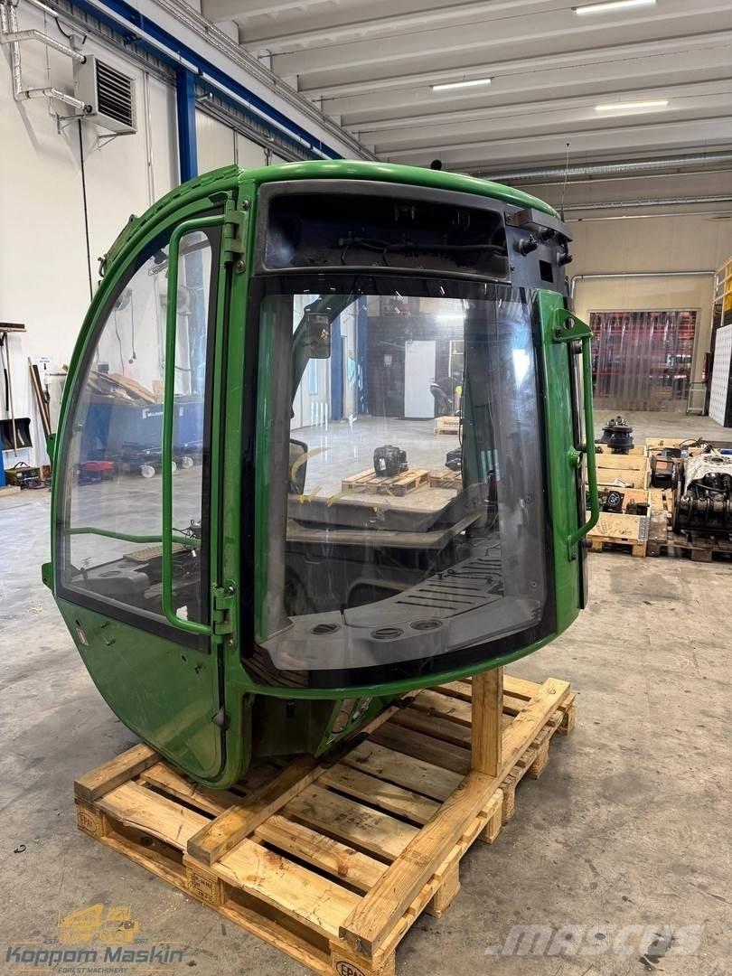 John Deere 1210E Кабины и интерьер