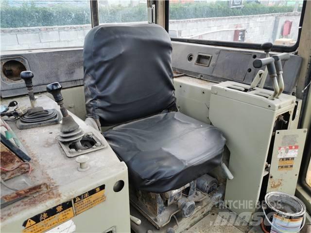 Komatsu D85-21 Гусеничные бульдозеры