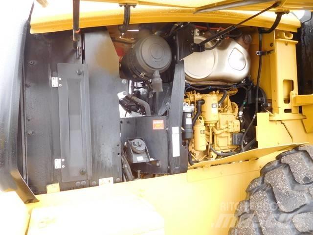 CAT 926M Фронтальные погрузчики