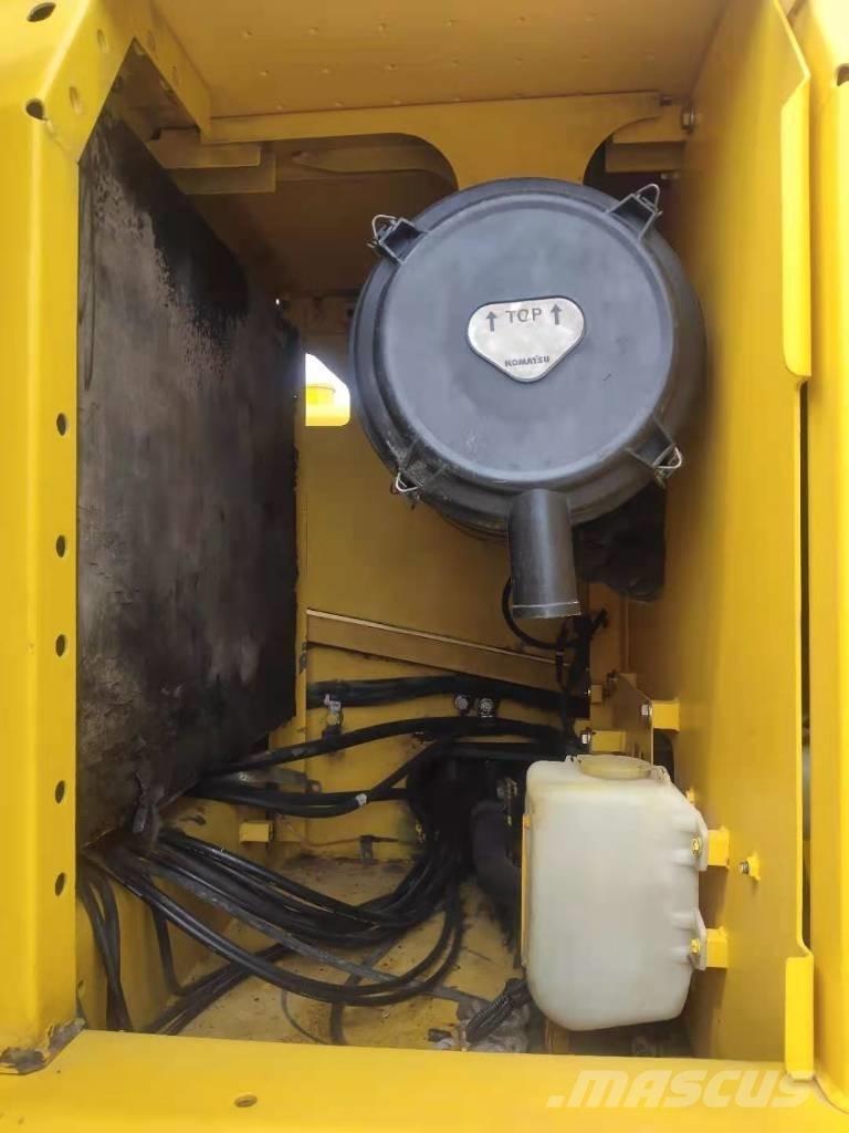 Komatsu 220-8 Гусеничные экскаваторы