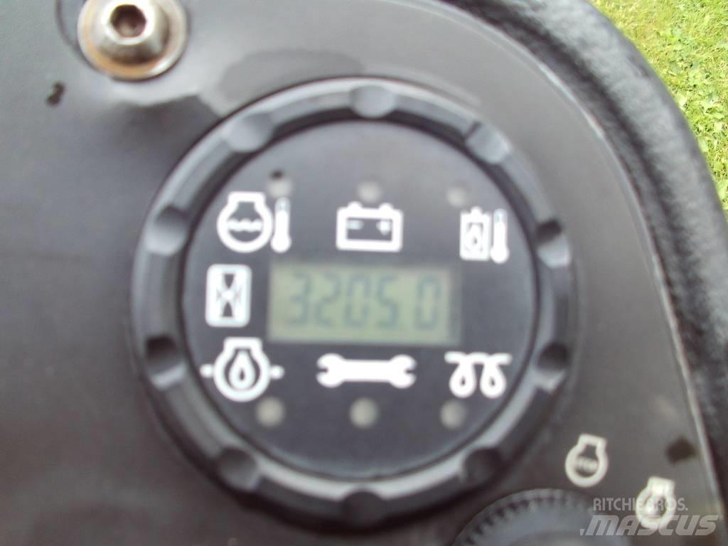 John Deere 8800 Самоходные газонокосилки