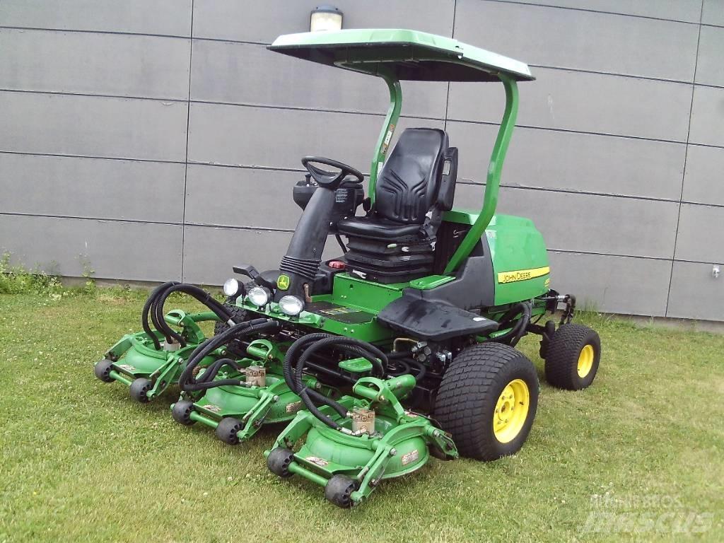 John Deere 8800 Самоходные газонокосилки