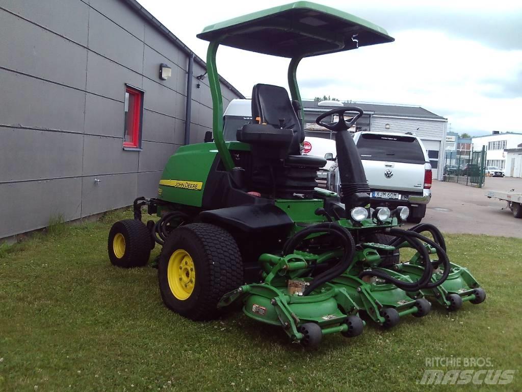 John Deere 8800 Самоходные газонокосилки