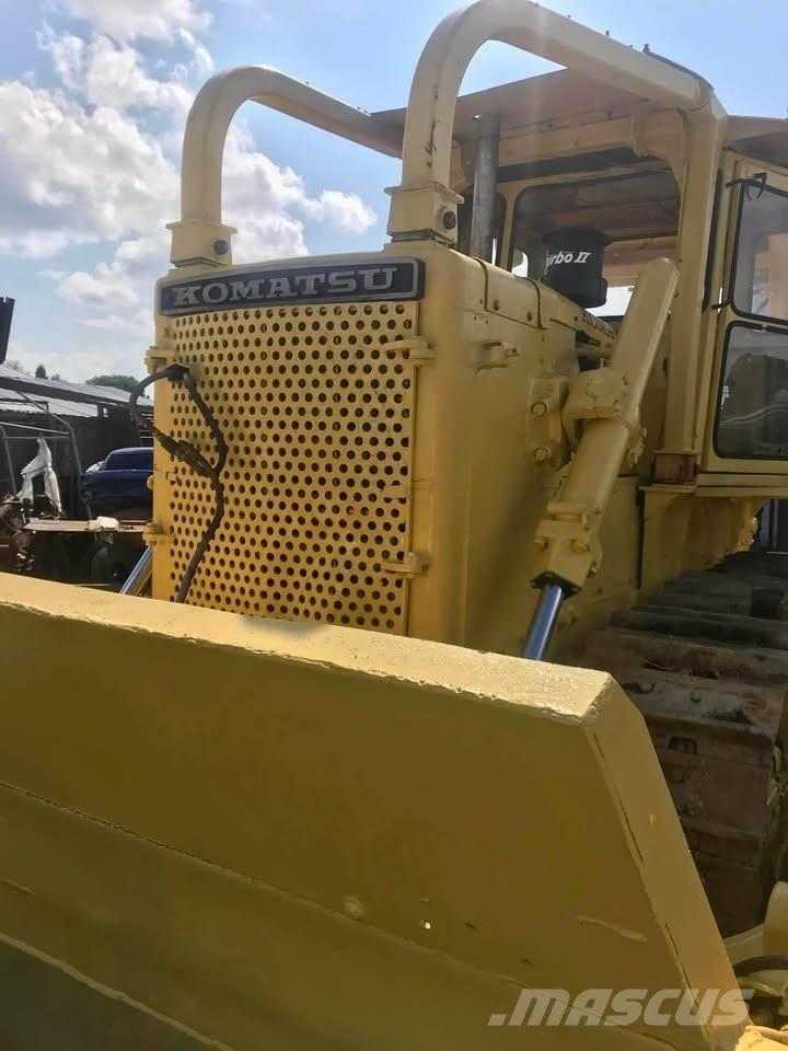 Komatsu D 85 A-12 Гусеничные бульдозеры