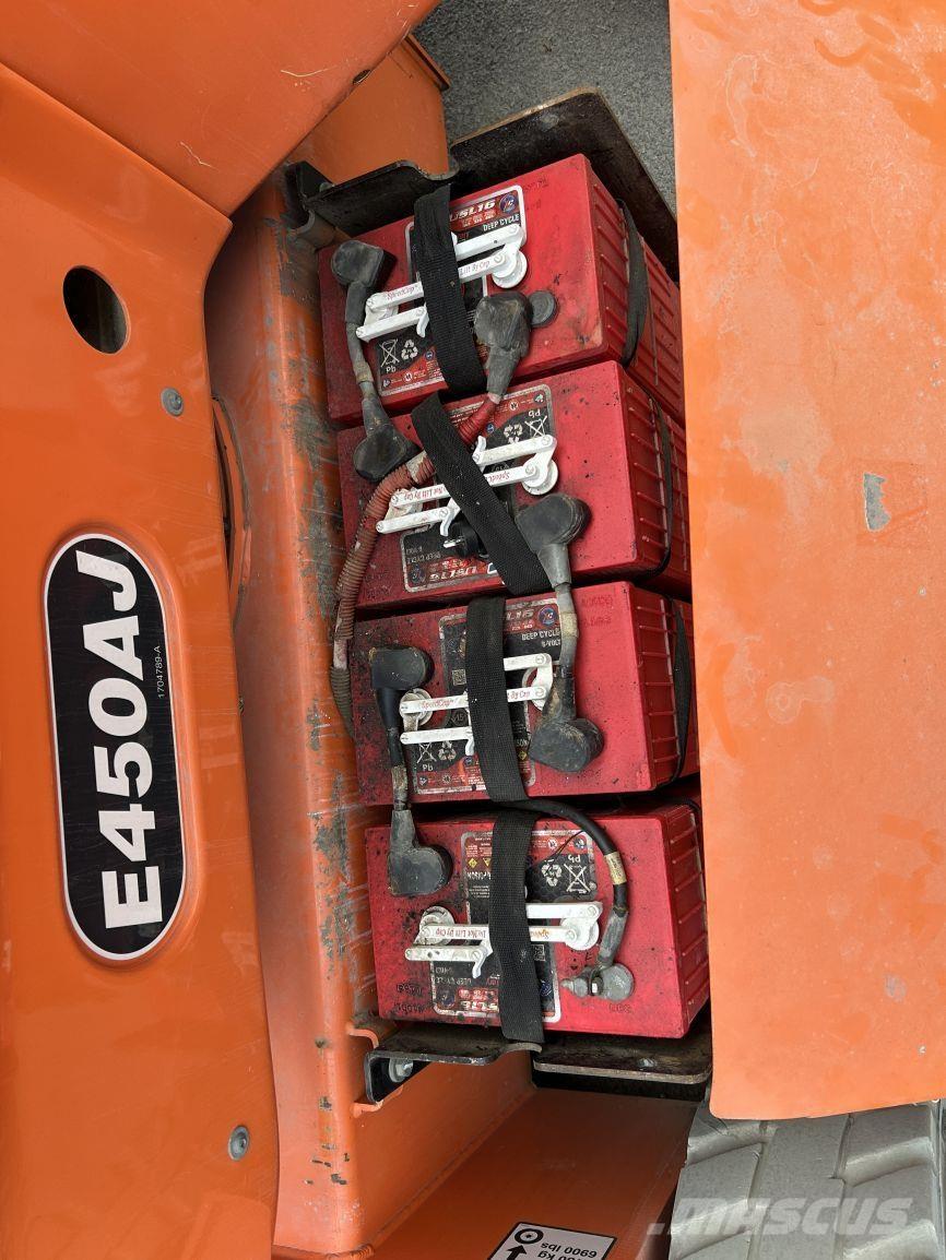 JLG E450AJ (2005) Коленчатые подъемники
