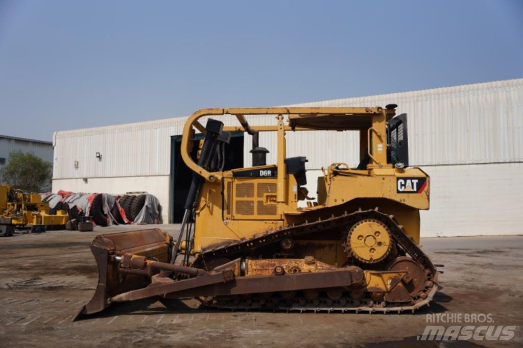 CAT D 6 R Гусеничные бульдозеры