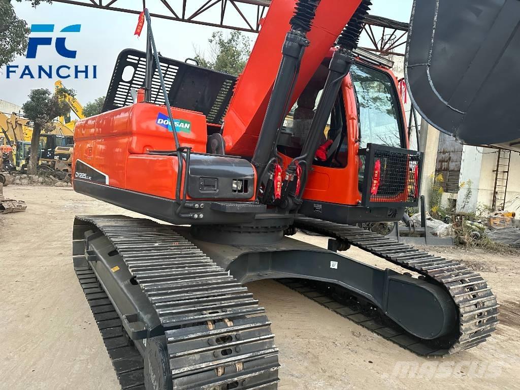 Doosan DX 225 LC Гусеничные экскаваторы