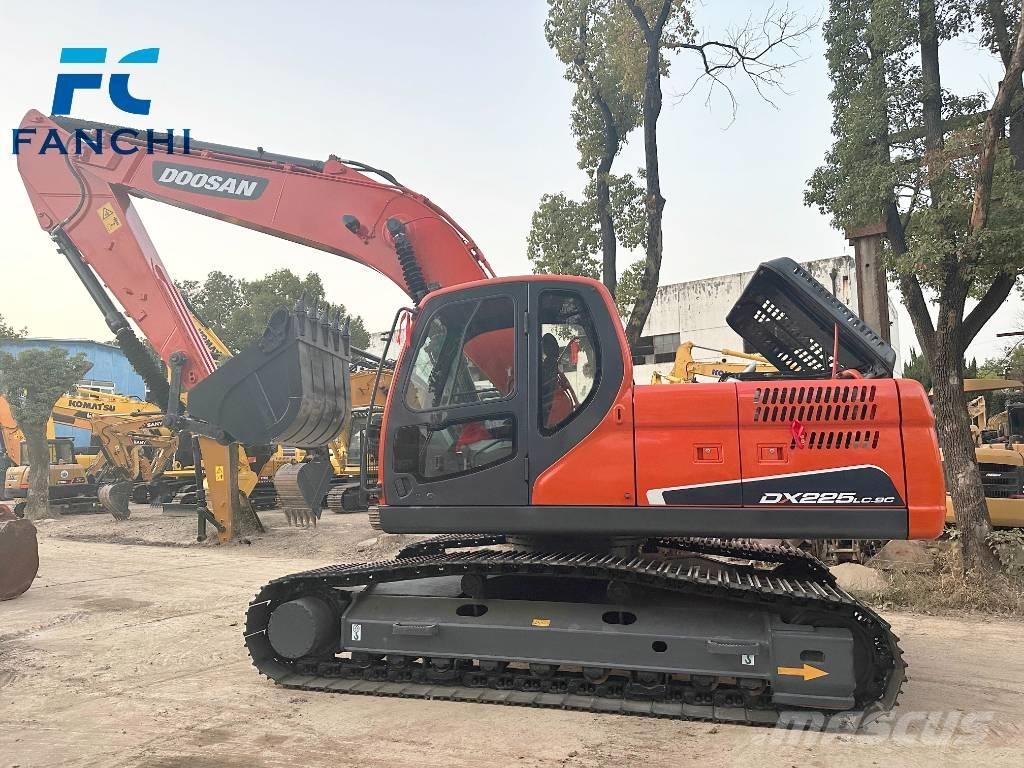 Doosan DX 225 LC Гусеничные экскаваторы