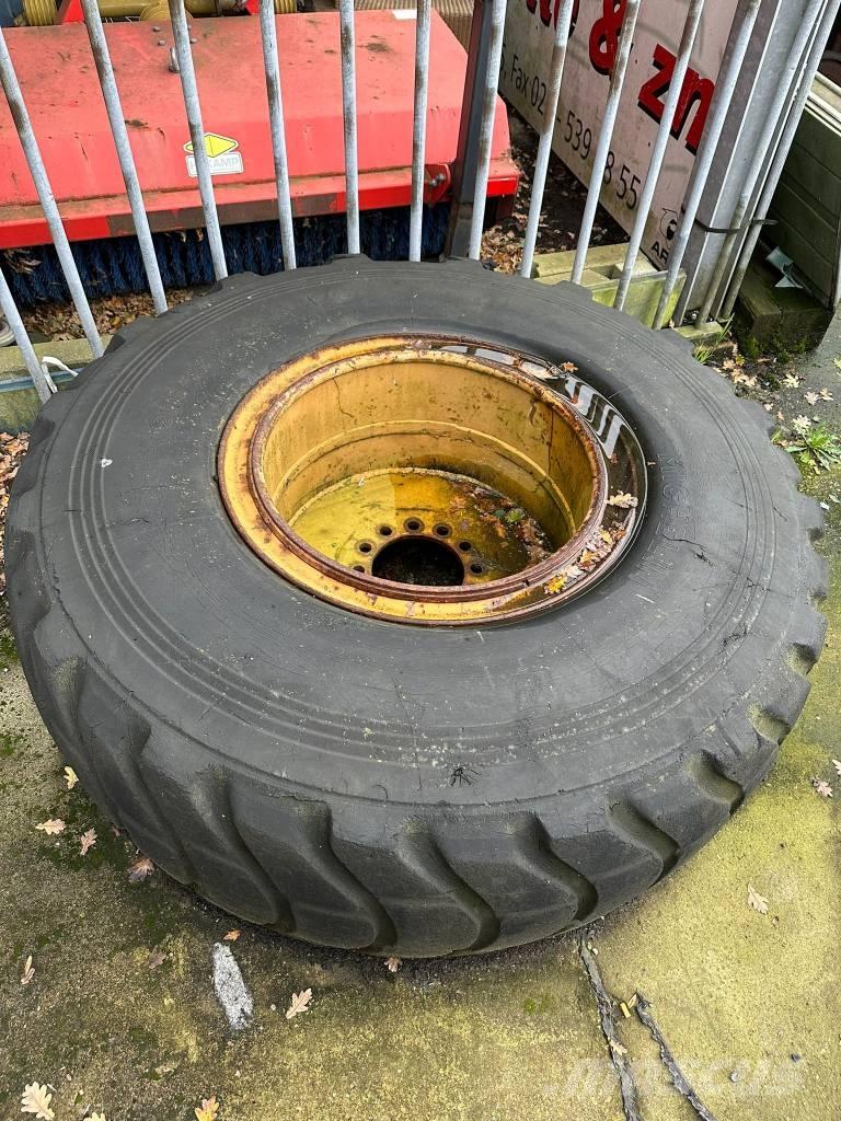 Komatsu WA200 Фронтальные погрузчики