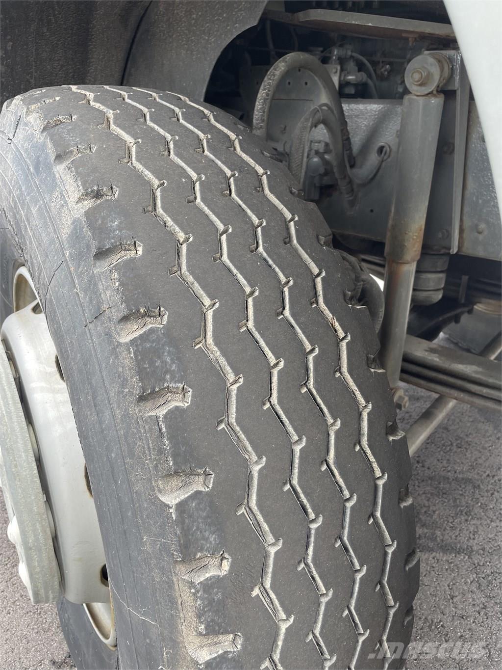 Volvo F 12 Шасси с кабиной
