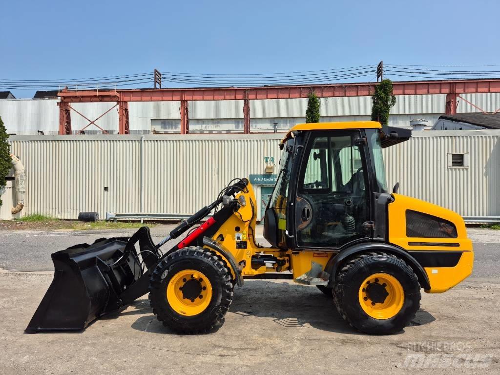JCB 407 Фронтальные погрузчики