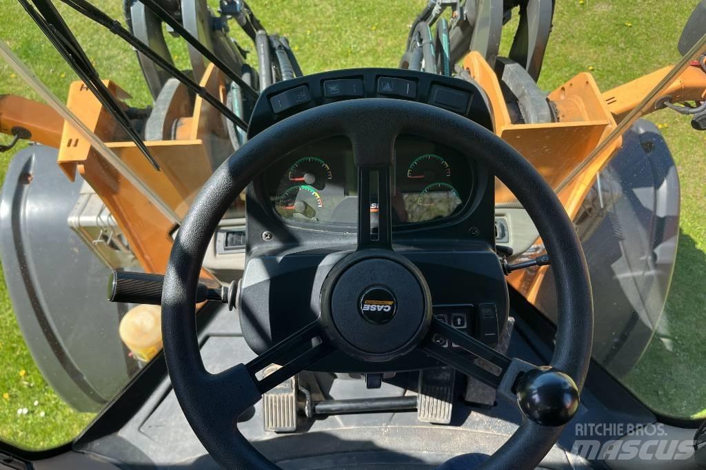 CASE 521 F XT Фронтальные погрузчики