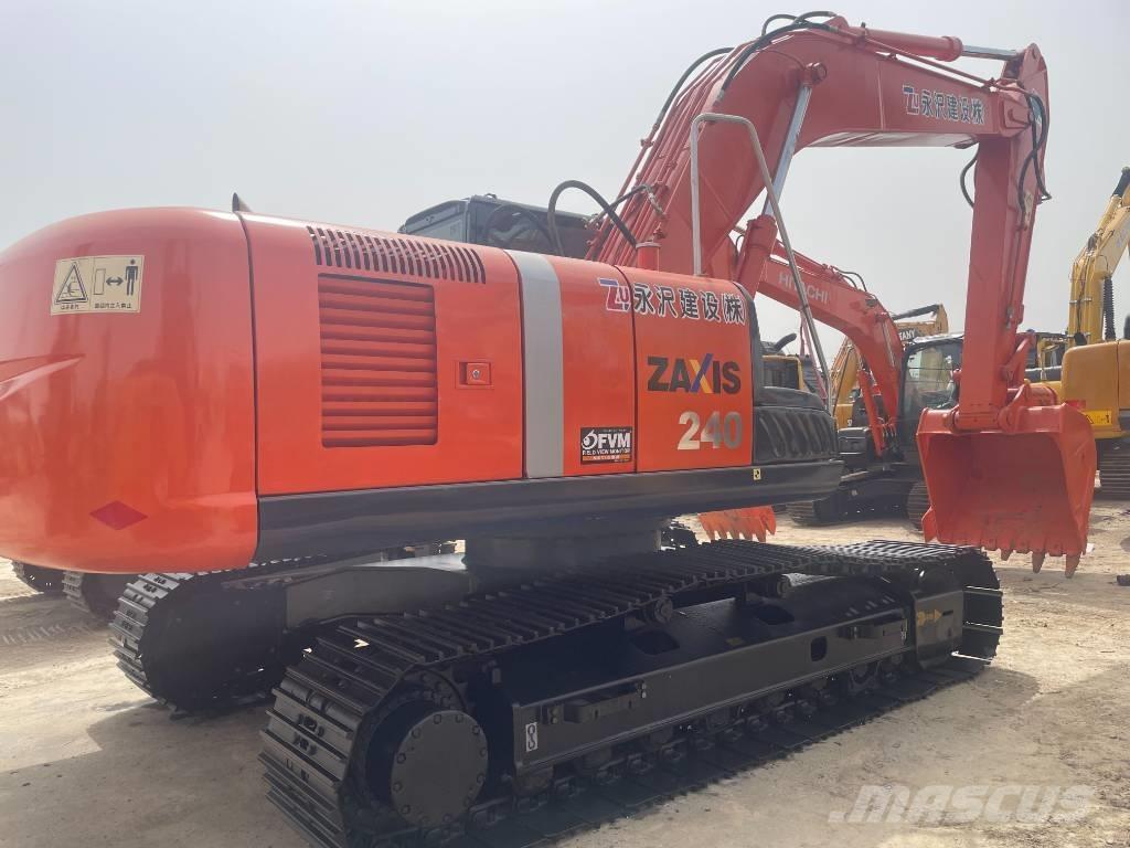 Hitachi ZX 240 Гусеничные экскаваторы